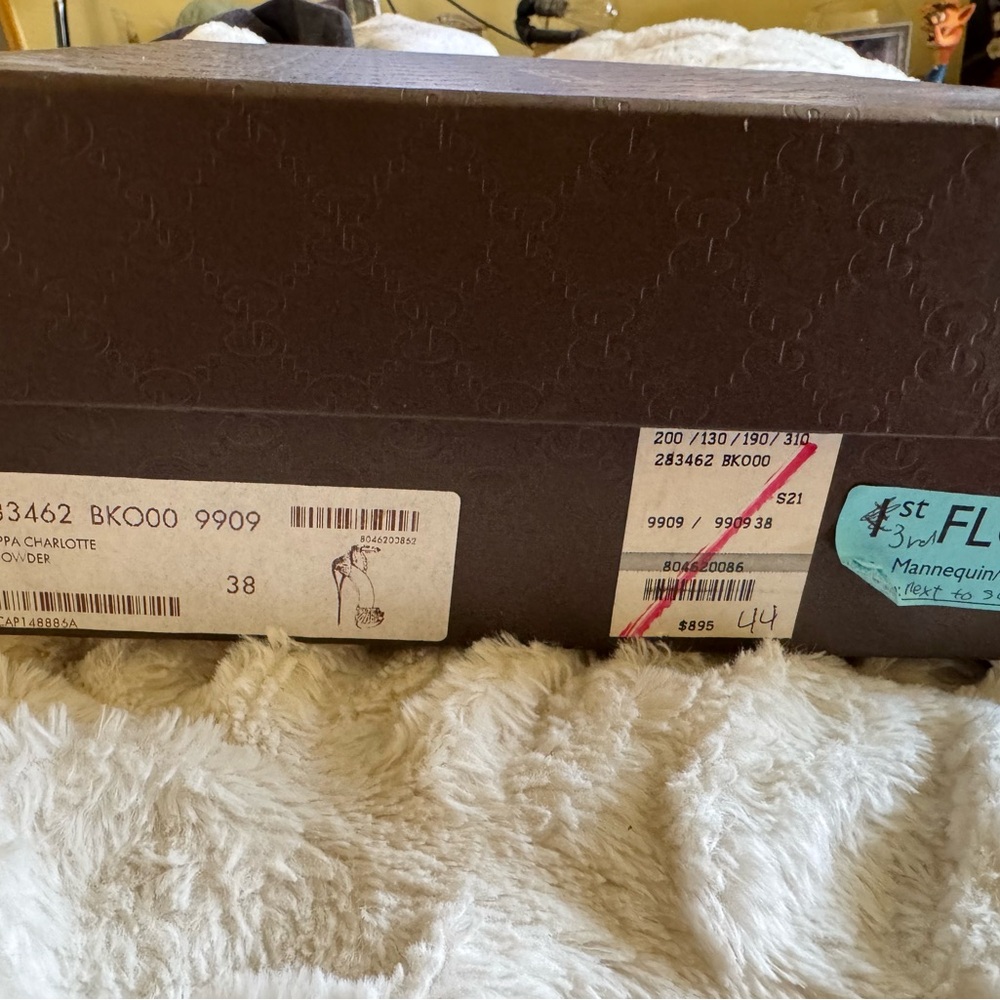 Gucci Black Shoe Box with Beige Sole